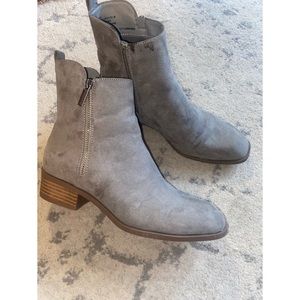 7.5 grey ankle boot